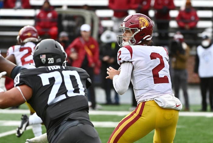 USC Trojans quarterback Jaxson Dart (2) drops back for a pass against the Washington State Cougars.